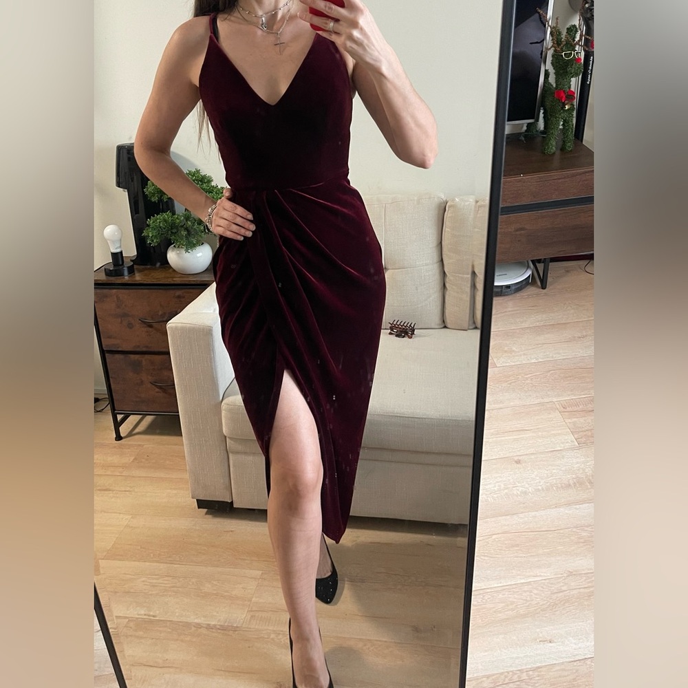 AQUA Women’s Cocktail Dress Burgundy Red Velvet Off the Shoulder Sheath – Size 2